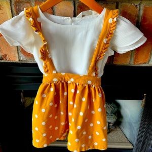 Adorable two piece outfit size 4T pre-owned
